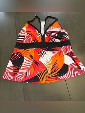 Women’s South Point Tropical Print Swim Top in Red, Black, & Orange Size 16W